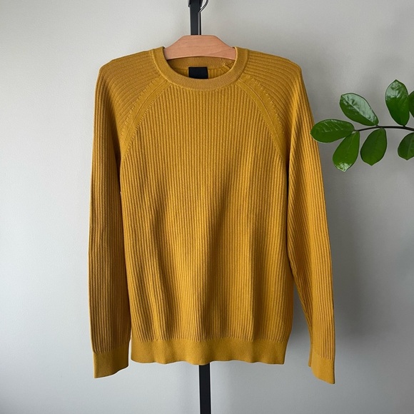 H&M Muscle Fit Ribbed Knit Sweater Mustard Yellow Mens Size Medium - Picture 1 of 7